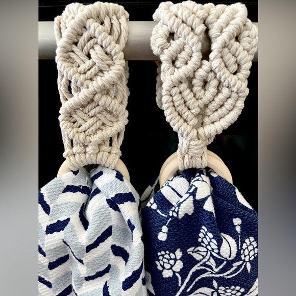 Handcrafted Macramé towel holder- Cream - Picture 4 of 4
